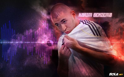 龙珠电竞-久保建英点球冷静施射