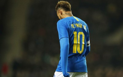 龙珠电竞热议-罗德里戈赛后采访谦虚表态